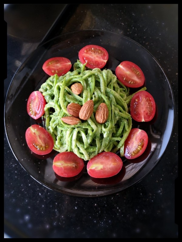 西葫芦黄瓜菠菜怎么炒才好吃 西葫芦黄瓜菠菜怎么炒才好吃呢